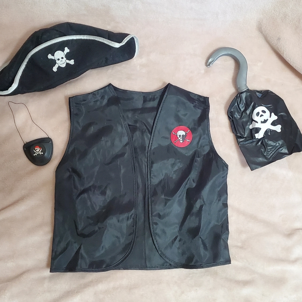 Pirate Costume Sz 4/5, 4 Pieces Very Good Condition